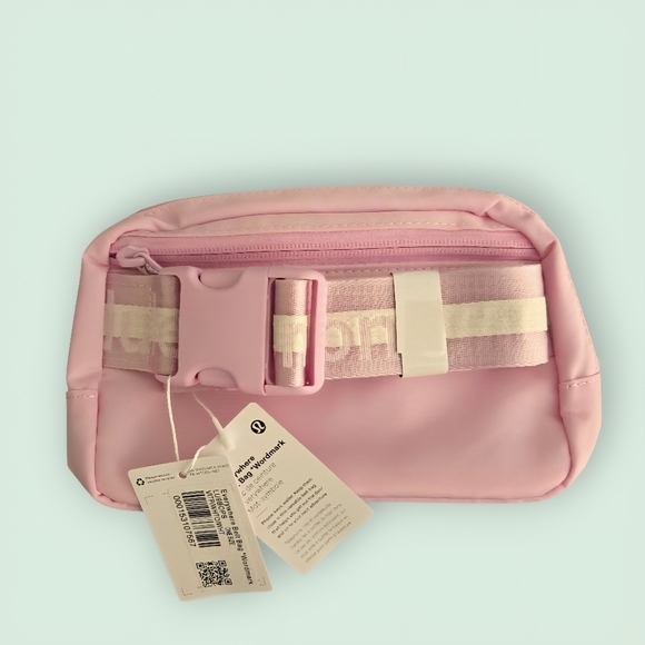 Lululemon (NWT) Everywhere 1L Belt Bag -Blush Pink - Picture 7 of 8